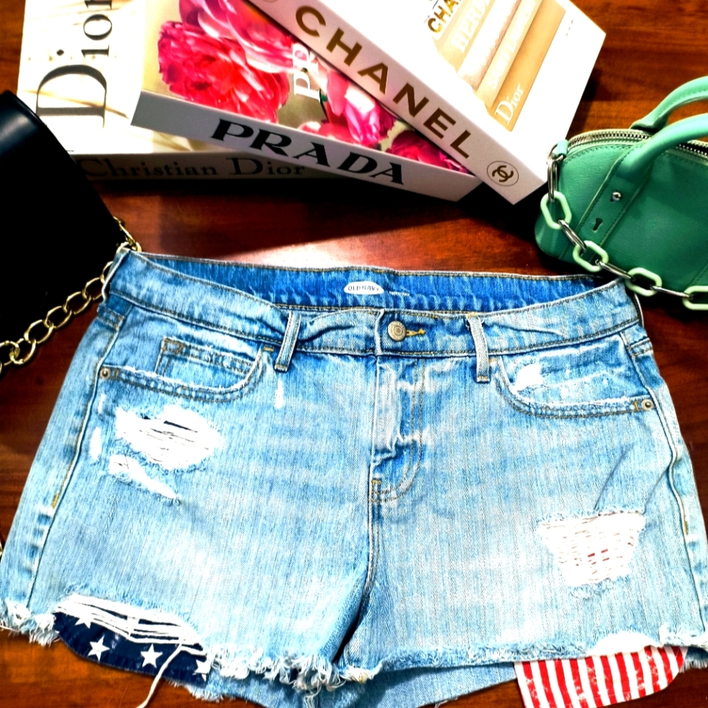 Womens Old Navy Boyfriend Shorts. Excellent condition. Check the photos carefull
